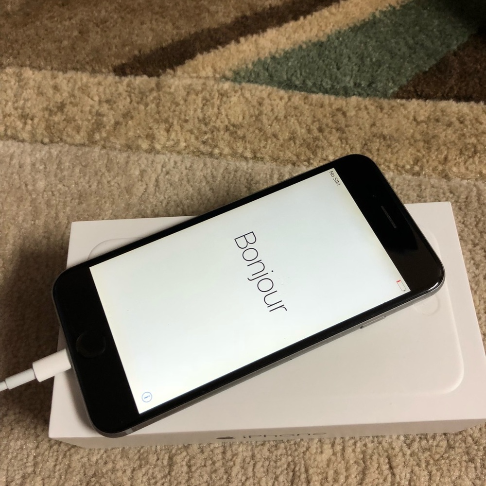 iPhone 6 16gb GREAT CONDITION. UNLOCK. CLEAN ESN.